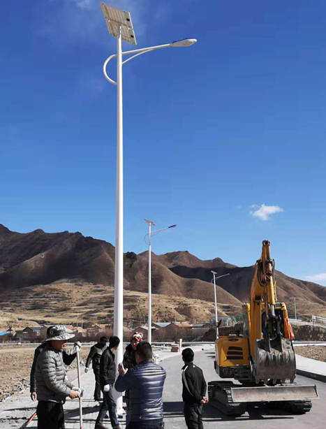 甘南碌曲10米巩留太阳能路灯项目