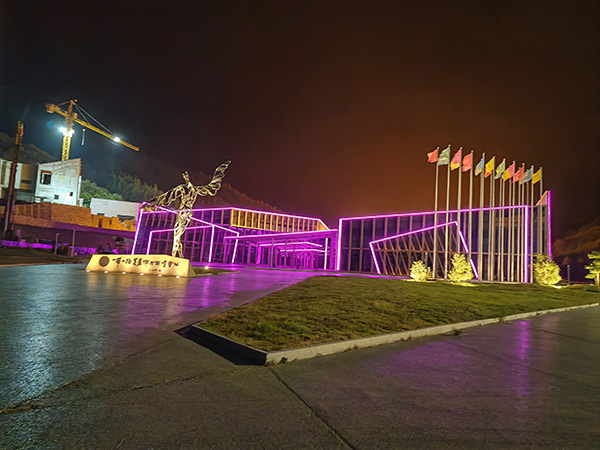 城市亮化是现代城市建设的重要组成部分，它不仅可以美化城市的夜景，还能提升城市的整体形象。随着科技的不断进步，城市亮化也得到了更多的关注和创新。本文将介绍一些关于城市亮化的创意和技术，帮助读者了解巩留城市亮化的重要性以及如何进行巩留城市亮化的规划和实施。